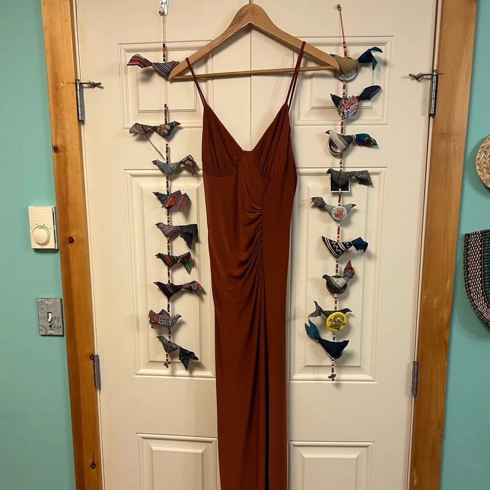 NWT David’s Bridal spaghetti strap ruched stretch jersey dress in cinnamon - Picture 4 of 7